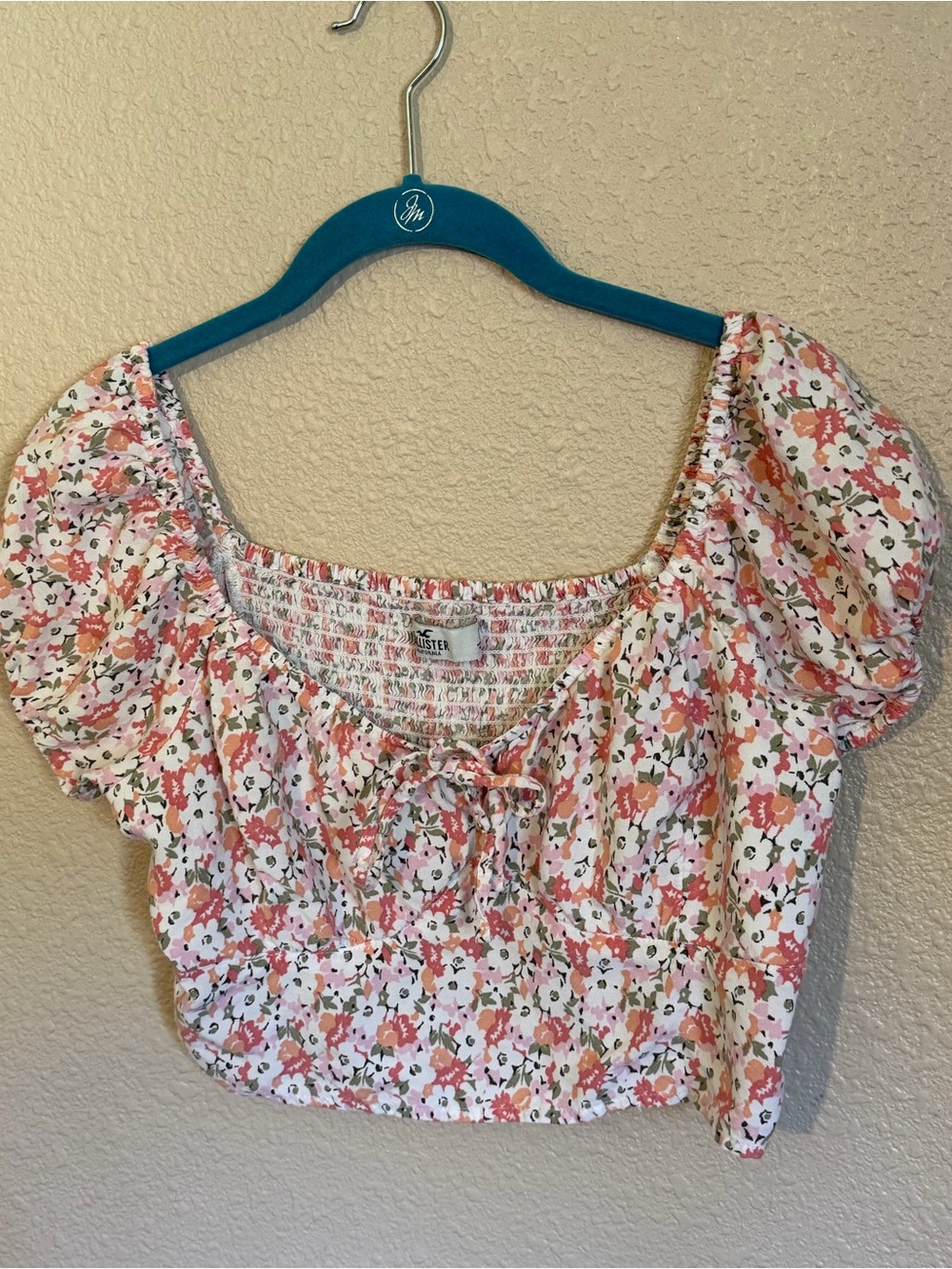 Hollister Pink Floral Puff-Sleeve Crop Top with Tie Front